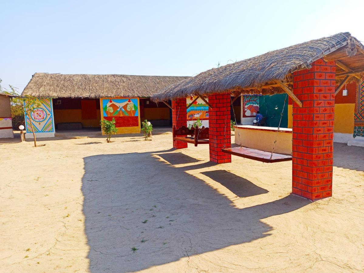 Kutir Craft Village Resort Bherandiāla Екстериор снимка