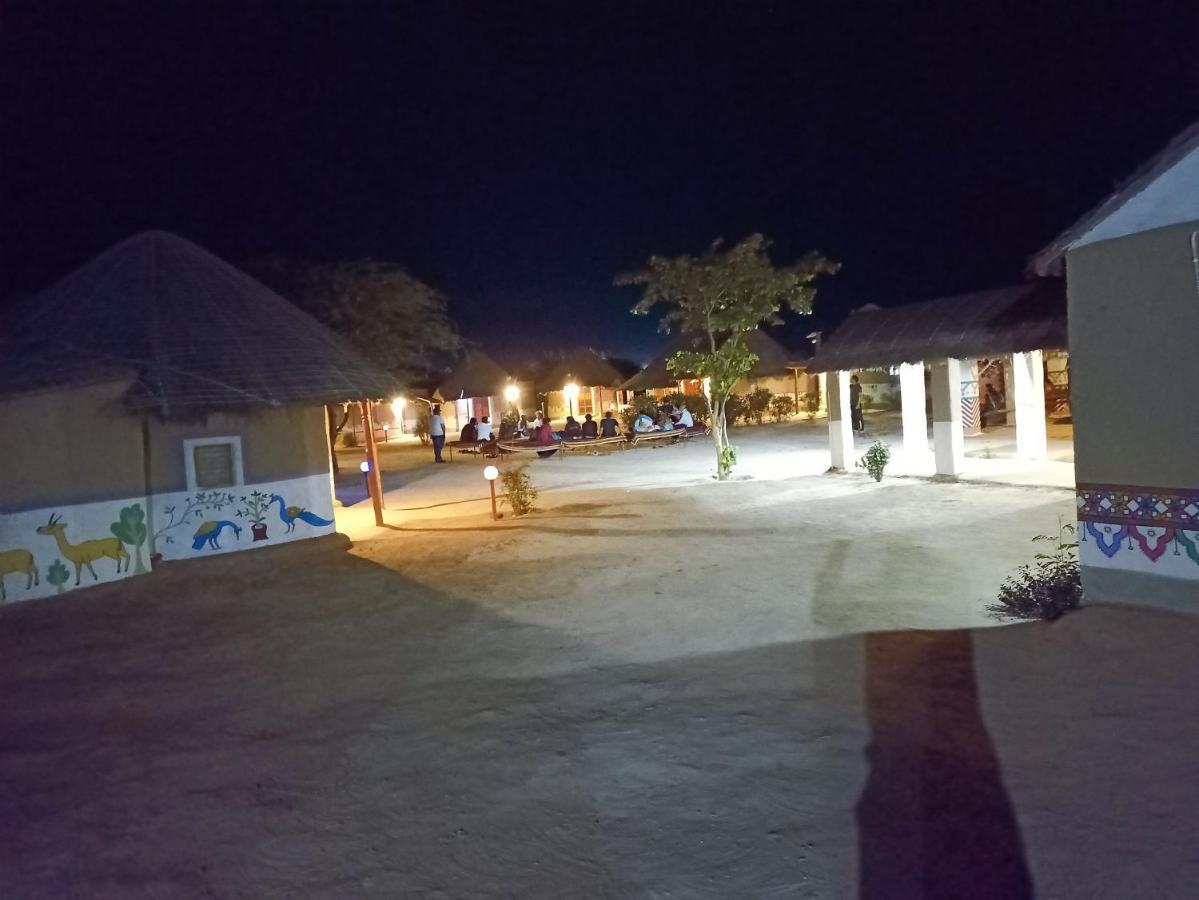 Kutir Craft Village Resort Bherandiāla Екстериор снимка